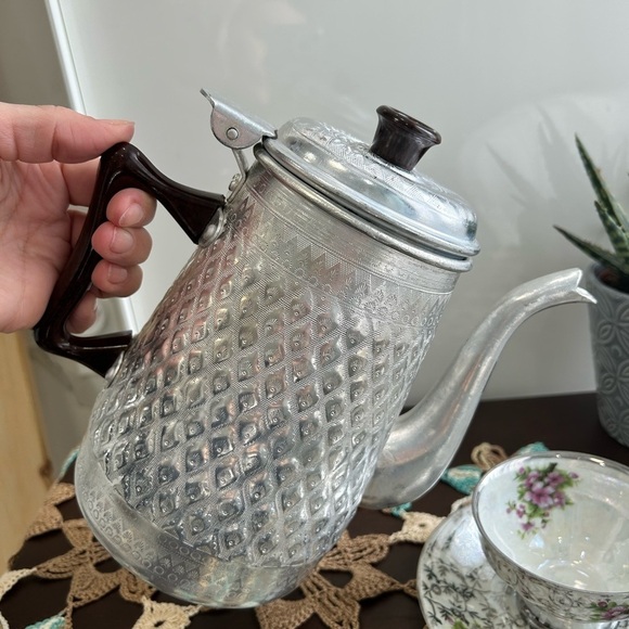 Vintage Tea Kettle, Jasmine Thai pattern Embossed aluminum Diamond Brand - Picture 10 of 12